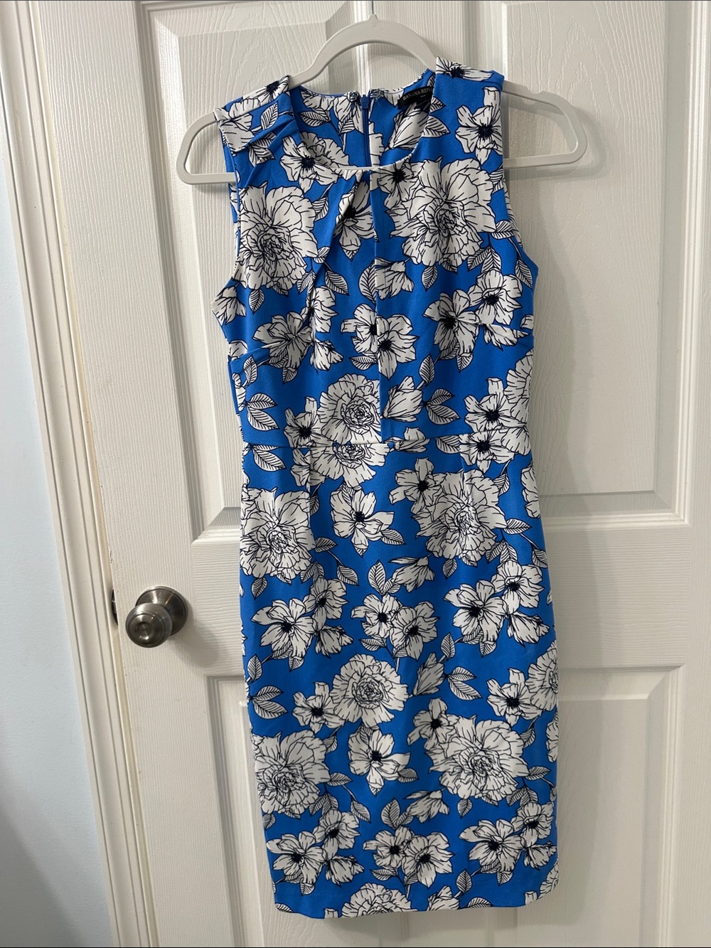Banana Republic Blue Sleeveless Floral Midi Dress. Size 2